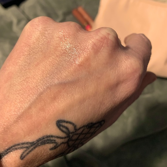 Urban decay…. Make up. Never used. Could be lipsil or eyeshadow? - Picture 3 of 3